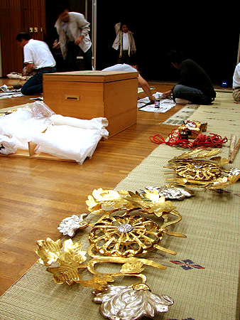 八大神社　5月4日　宵宮・剣鉾の組立調整