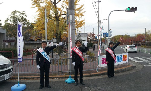 解散表明後の朝宣伝