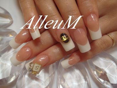 アクリルスカルプチュア～シャネル風ネイル☆