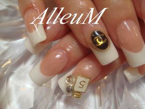 アクリルスカルプチュア～シャネル風ネイル☆