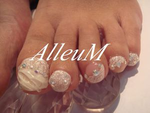 お手元アクリルスカルプチュア＆お足元ソフトジェル～ホワイトネイル☆