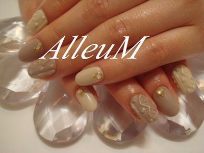 ソフトジェル～グレージュニットネイル☆