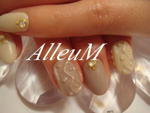 ソフトジェル～グレージュニットネイル☆