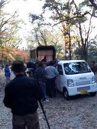 牛車を引く軽トラ
