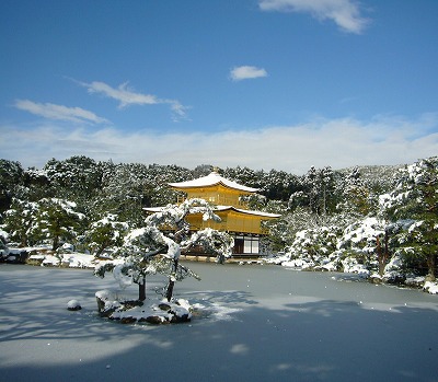 今朝の淡雪　3年前の「雪の金閣寺」