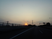 高速の朝