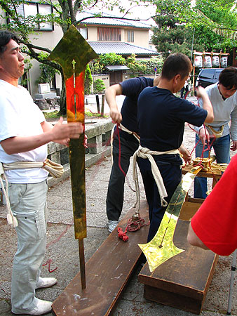 大豊神社　5月3日　御旅所前・剣鉾の鉾差し練習