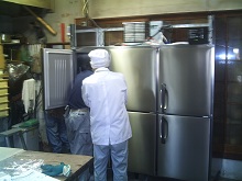 京都の鮮魚屋様への業務用４ドア冷凍冷蔵庫