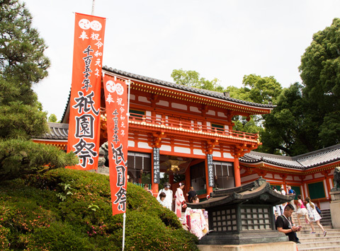 京の夏の訪れ　（八坂神社・祇園祭）