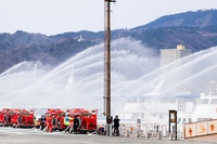 琵琶湖の水が舞う（大津市・大津港出初式）