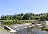 青い空と賀茂川（上京区・賀茂川）