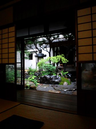 ≪　しとしと･･･　雨降る坪庭　≫　in　四条京町家オフィス