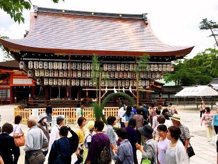 ≪　夏越祓　/　茅の輪くぐり　≫　in　八坂神社