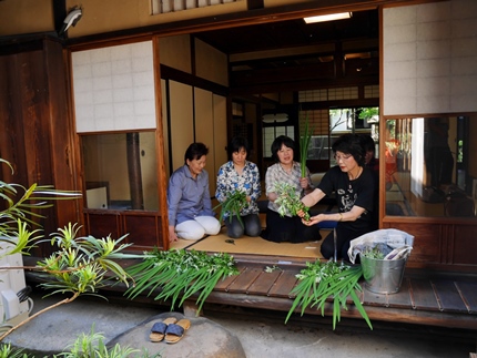 ≪　「 菖蒲の節句 」 の準備を･･･　≫　in　らくたび京町家