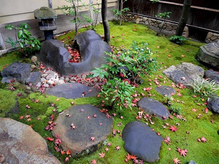 ≪　散り紅葉　≫　in　らくたび京町家