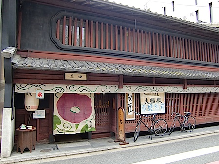 栖園・琥珀流し(7月)