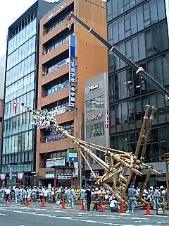 函谷鉾の鉾建て