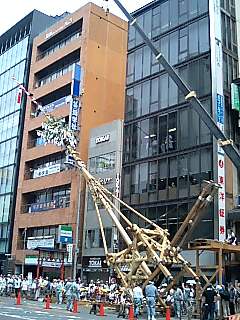 函谷鉾の鉾建て