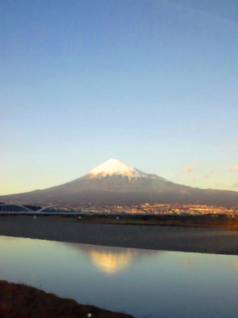 夕陽に照る富士山