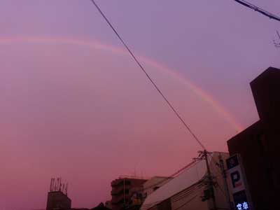 夕焼け空にまん丸の虹