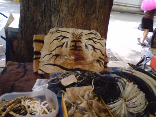 虎の皮革販売店
